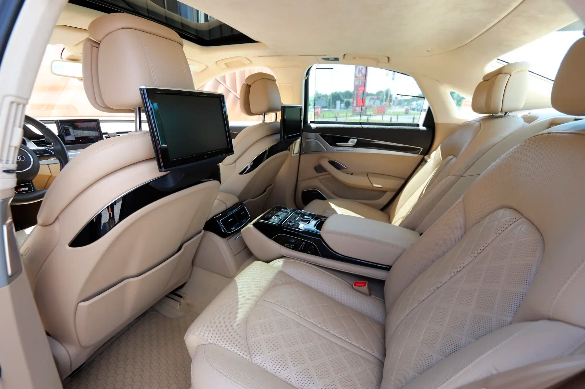 Аренда Audi S8 Аренда Audi S8